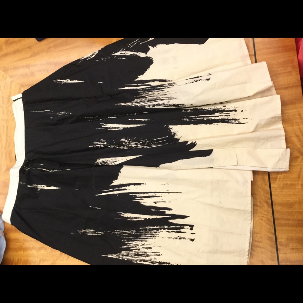 Mid length skirt